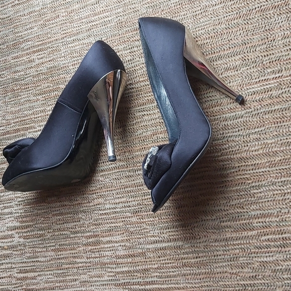 Shoes - Picture 3 of 4